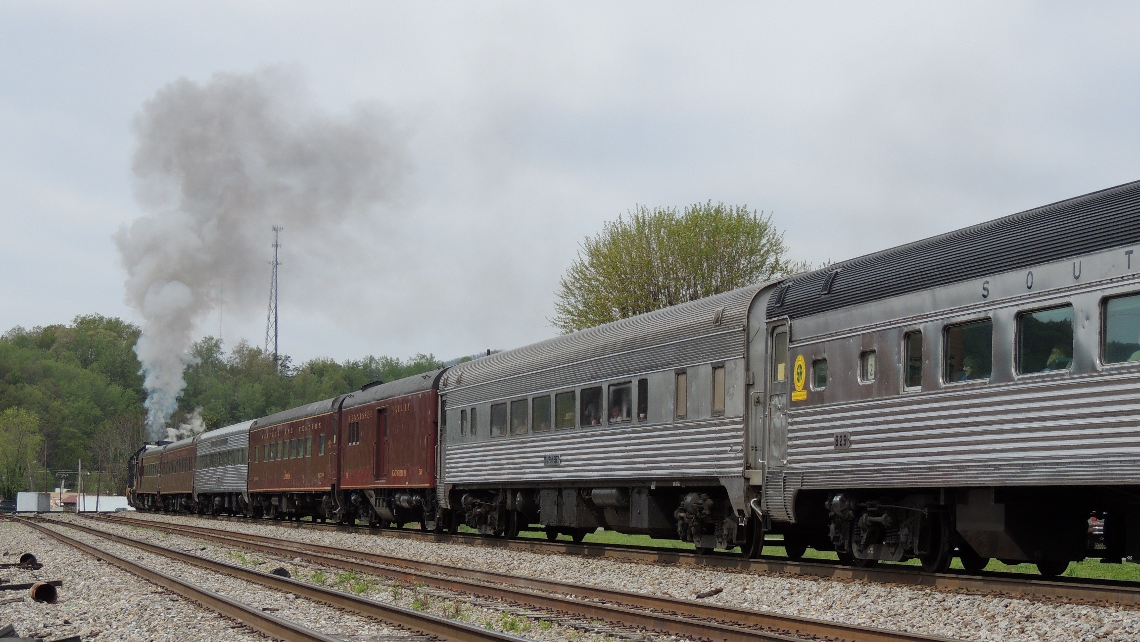 SOU 630 departing Old Fort toward Asheville after turning around.
